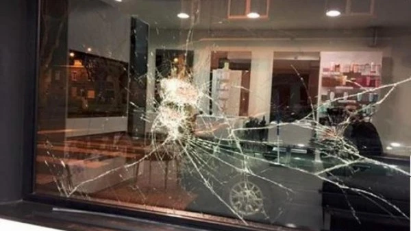vitrine-brisee
